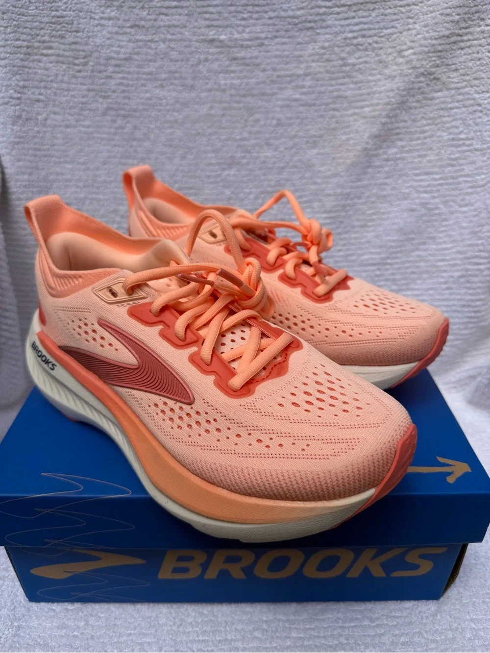 New Brooks Glycerin 23 Women’s Running Shoes Size 5 Coral Peach Spellbound